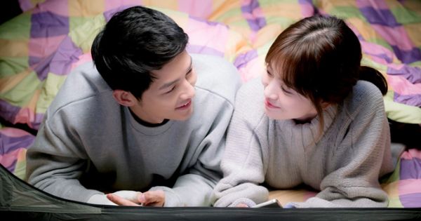 Song Joong Ki công bố lấy Song Hye Kyo, fan quẳng hình anh ra bãi rác