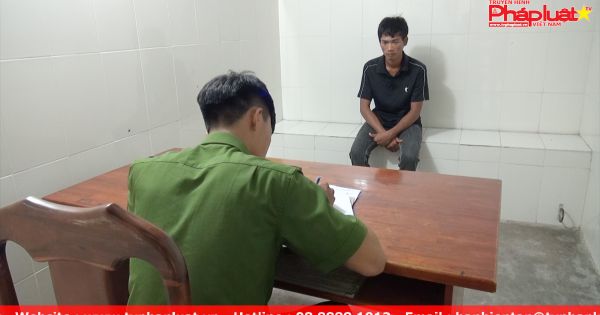 Bắt người đàn ông hành nghề xe ôm giật điện thoại