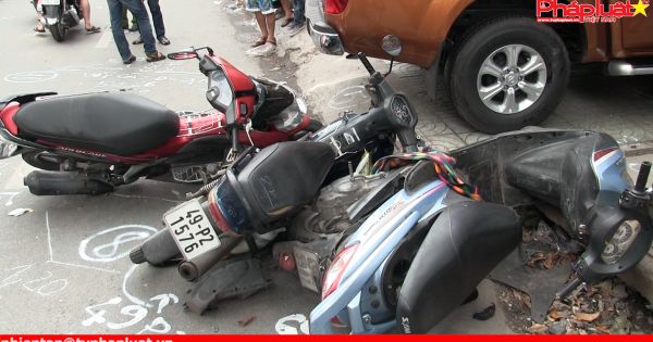 Xe bán tải đâm liên tiếp 8 ô tô, xe máy khiến 3 người nhập viện