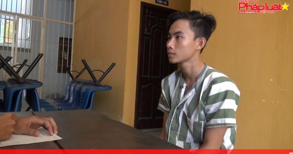 Nổ súng khống chế nghi can vào phòng trọ cướp của