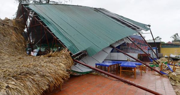 Sầm Sơn tan hoang khi bão số 2 đi qua