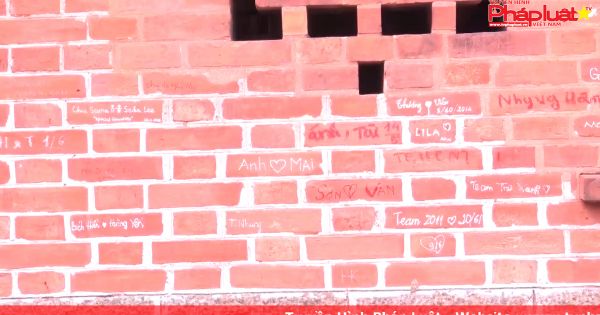 Gạch tường nhà thờ Đức Bà bị vẽ bậy được tu sửa như thế nào ?