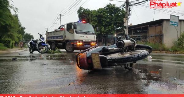 Nam thanh niên tử vong khi lao thẳng vào hông xe tải