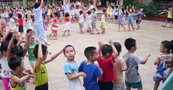 Điểm báo 21/7/2017: Dở khóc dở cười vì phải bốc thăm để con được vào học trường mầm non