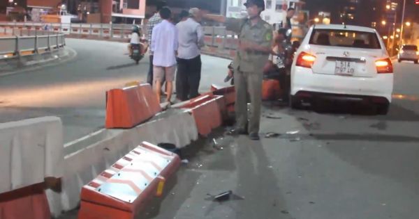 TP HCM: Chạy ngược chiều trên cầu, một người nguy kịch