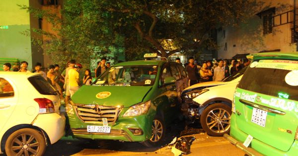 Vụ 13 xe đâm liên hoàn ở Sài Gòn: Người bị thương nằm kêu gào la liệt