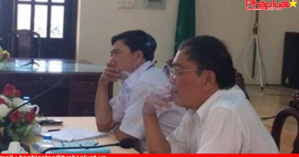Phó Chủ tịch Hậu Giang trần tình việc “phì phèo” thuốc lá giữa hội nghị