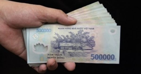 Bắt quả tang một Chánh án nhận hối lộ tại phòng làm việc.