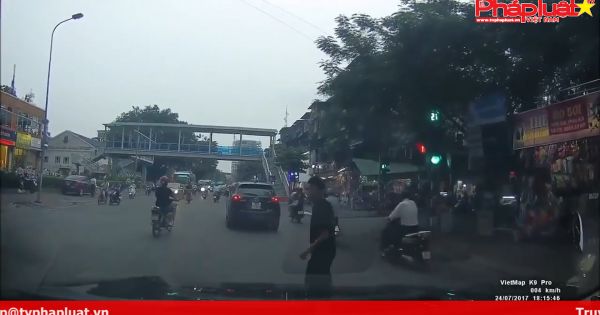 Bắt đối tượng dàn cảnh va chạm giao thông để 'ăn vạ' ở Đống Đa