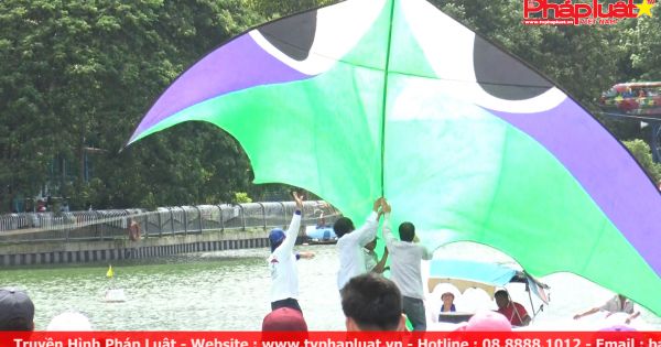 Hàng vạn điều ước đươc viết lên con diều khổng lồ “bay cao những ước mơ”