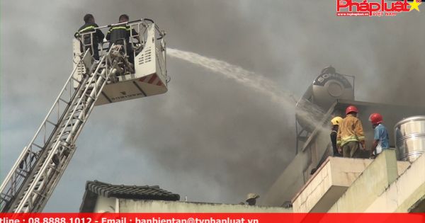 Cháy lớn một xưởng mực in