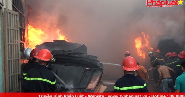 Cháy lớn ở một công ty đồ nhựa