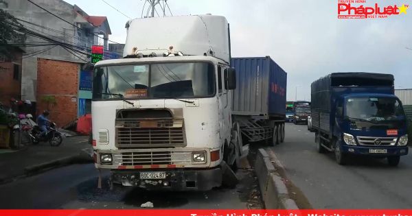 Quận 9 tài xế container mất ngủ gây nạn, Quốc Lộ 1 kẹt cứng