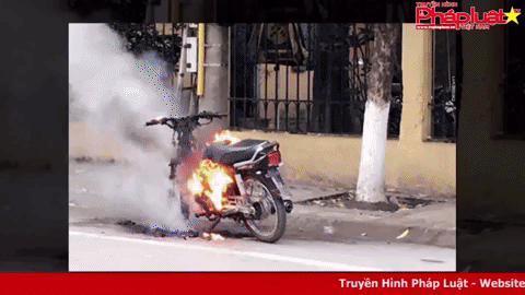 Đốt xe vì bị CSGT xử phạt: Phạm ba tội!