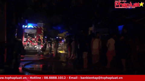 Bình Tân 1 kho chứa bốc cháy dữ dội