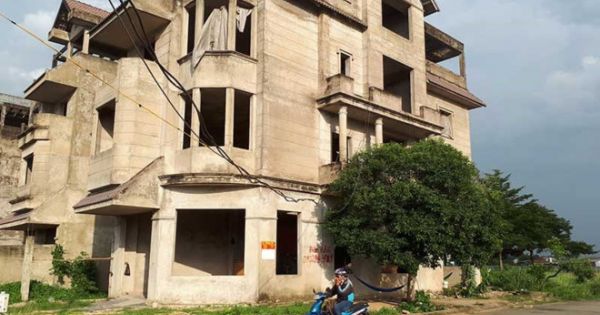 Nhà đất bỗng dưng bị treo.
