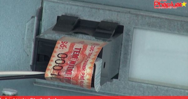 Dán tem chống gian lận tại nhiều cây xăng tại TP HCM