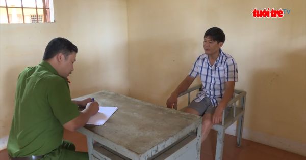 Bắt giam giám đốc trộm điện thoại