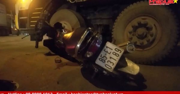 Xe máy đâm xe tải, một nam thanh niên nguy kịch