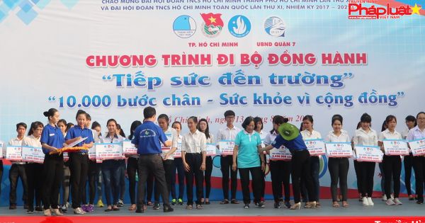 Đi bộ đồng hành gây quỹ tiếp sức đến trường năm 2017