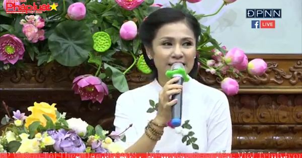 Diễn viên Việt Trinh khóc nghẹn kể lại chuyện quá khứ