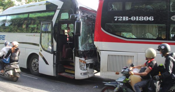 Cố tránh thảm họa, xe giường nằm 'dìu' xe khách mất thắng đèo Bảo Lộc