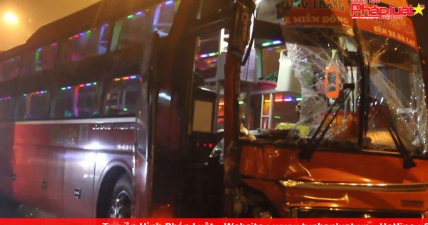 Hai xe khách tông nhau nhiều người hoảng loạn
