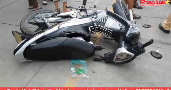 Thanh niên đâm xe liên tục vào 2 người rồi bỏ chạy