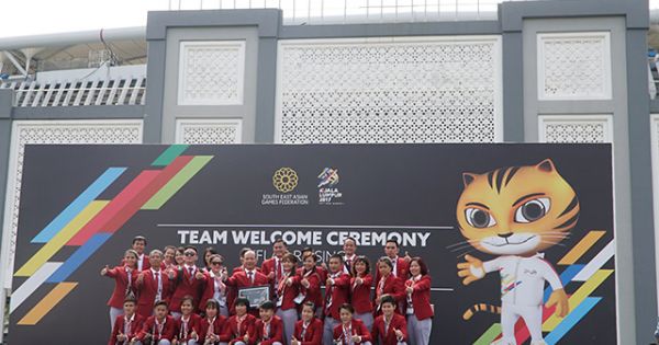 Xúc động cờ Tổ quốc tung bay trong lễ thượng cờ tại SEA Games 29