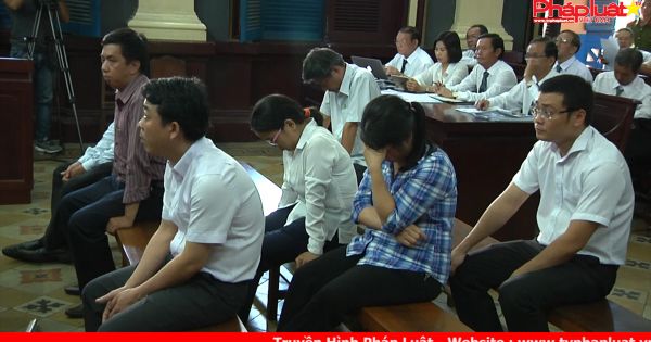 Xét xử vụ án làm giả con dấu, tài liệu của cơ quan chức và buôn lậu