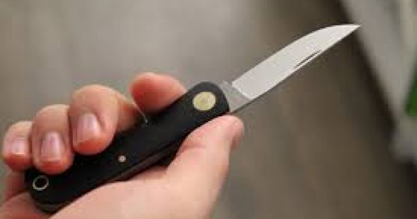 Nghi phạm trộm cắp đâm thủng bụng chủ nhà rồi... đưa đi cấp cứu