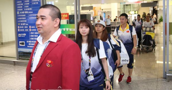 Cô gái vàng Dương Thúy Vi rạng rỡ trong ngày trở về