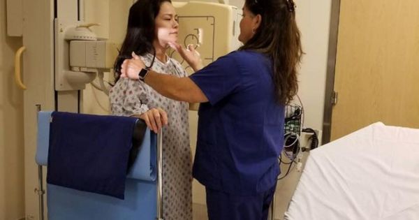 Nhật Kim Anh bị tai biến, phải nhập viện khi lưu diễn ở Mỹ