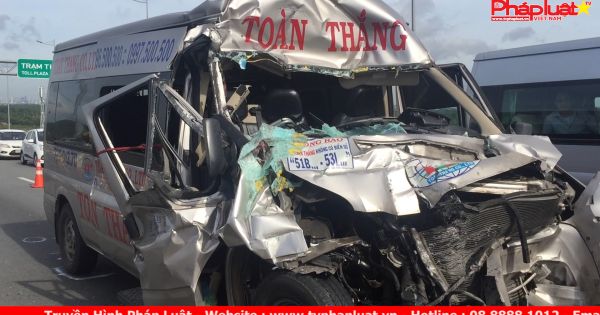 Tai nạn trên cao tốc khiến 4 người bị thương