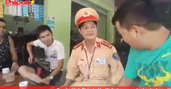 Nghệ An: Trung tá CSGT hát cùng người vi phạm giao thông
