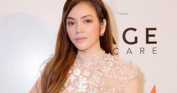 Lý Nhã Kỳ tham dự show của nhà thiết kế Võ Công Khánh