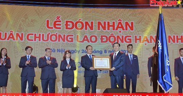 Eurowindow đón nhận Huân chương lao động hạng nhì nhân kỷ niệm 15 năm thành lập