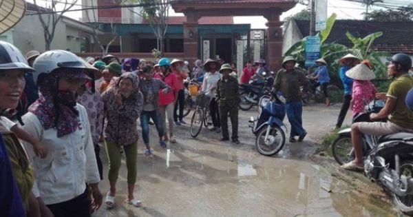 Điểm báo 31/08/2018: Phụ huynh bao vây không cho cô hiệu trưởng vào trường mầm non