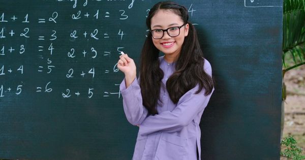 Phương Mỹ Chi đáp trả khi bị đồn bỏ học