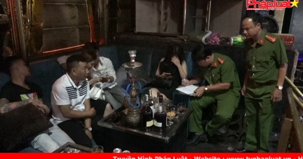 Đột kích quán Bar - Phát hiện ra Ma Tuý