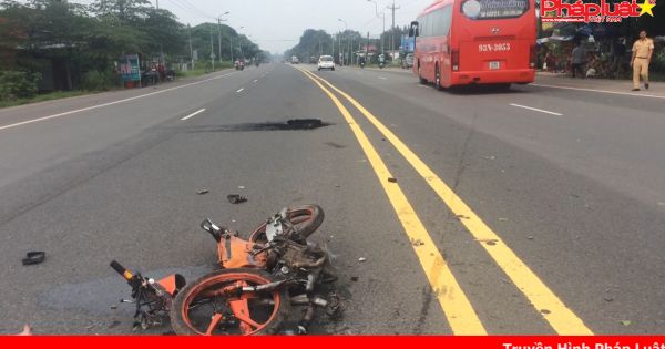 Du khách nước ngoài tử vong dưới bánh xe ô tô khách tại Bình Dương