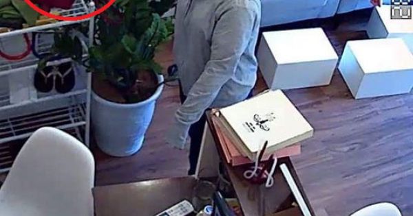 Ngủ say giữa trưa, nhân viên cửa hàng bị 