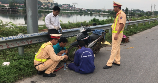 Vá xe đếm tiền “mệt nghỉ” vì đinh rải đầy đường