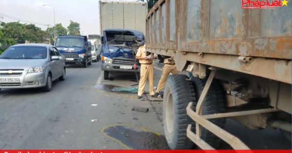 ​Bình Dương: Húc vào đuôi cẩu, một tài xế xe tải tử vong