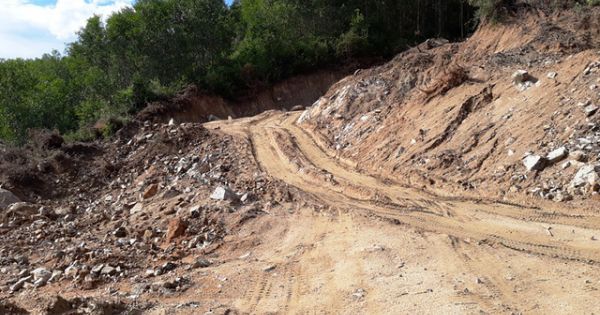 Bình Định: Núi Mồ Côi bị