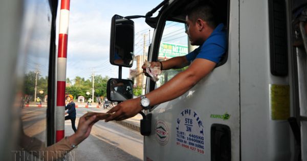 Điểm báo 11/09/2017: Lại có thêm trạm thu phí bị tài xế dùng tiền lẻ để qua trạm gây kẹt xe nghiêm trọng