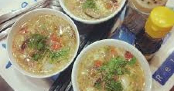 Khám phá những con hẻm ăn vặt nườm nượp khách ở Sài Gòn