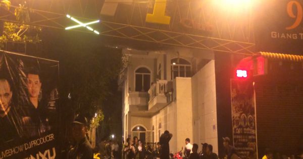 Đột kích quán bar lúc rạng sáng phát hiện nhiều dân chơi dương tính ma túy