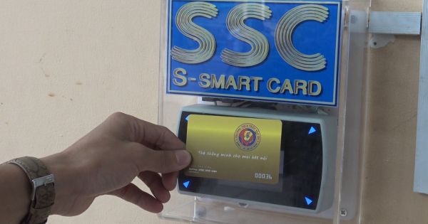 Hình thức quẹt thẻ điểm danh không làm các bạn sao đỏ “mất việc”