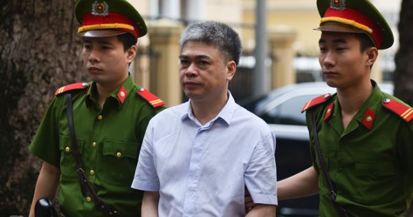 Luật sư chờ câu trả lời 